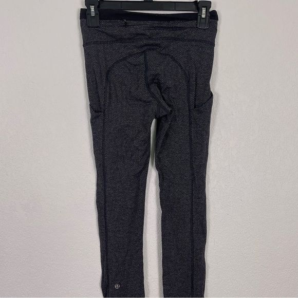 Lululemon Grey and Black Herringbone Leggings with Pockets - Picture 6 of 9